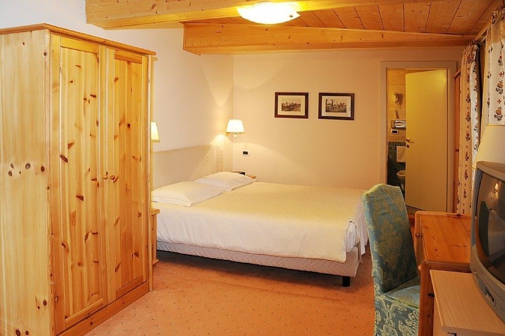 Hotel Dolomiti โมเอนา ภายนอก รูปภาพ