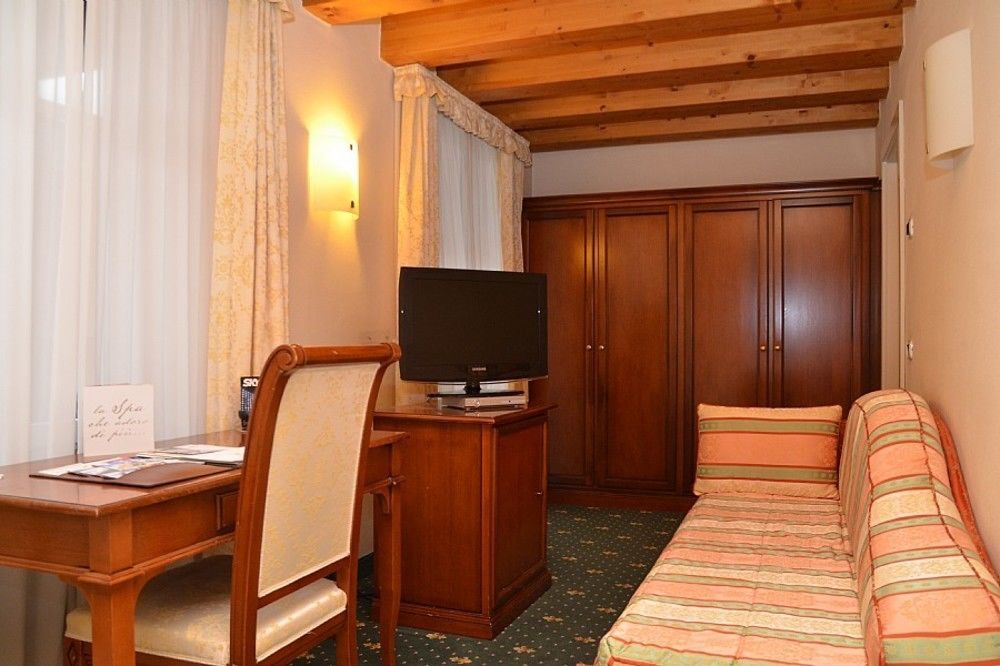 Hotel Dolomiti โมเอนา ภายนอก รูปภาพ