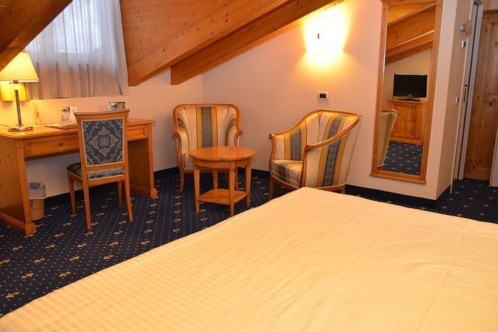 Hotel Dolomiti โมเอนา ภายนอก รูปภาพ