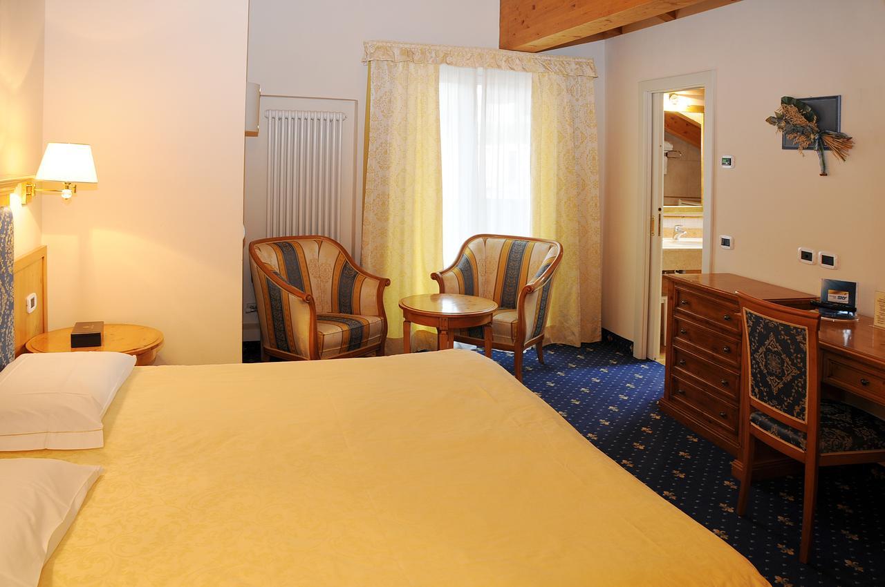 Hotel Dolomiti โมเอนา ภายนอก รูปภาพ
